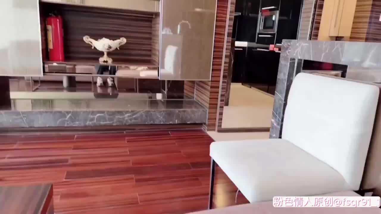 约拍遇到猥琐摄影师偷拍我，为了裸照不流出，只能服从他的要求了